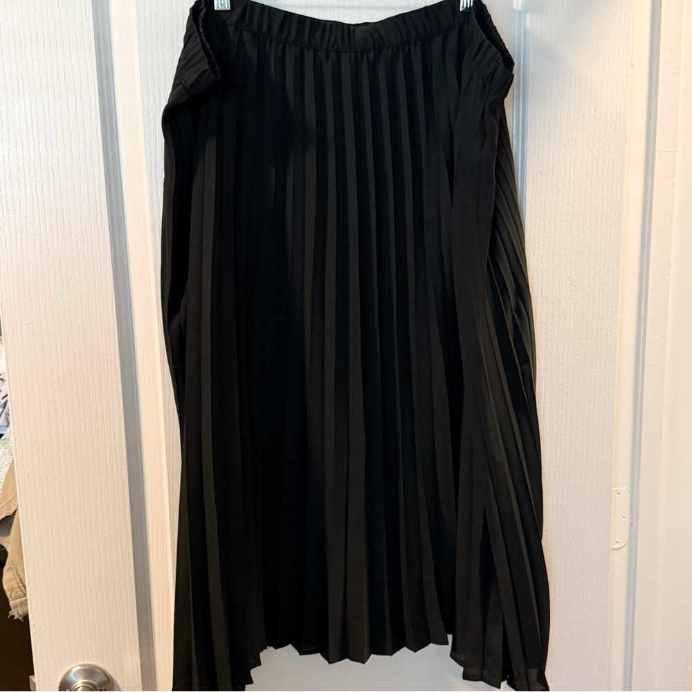 Ava & Viv Black A-Line Pleated Skirt